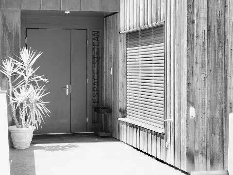 l'entrée de l'espace St-Jean